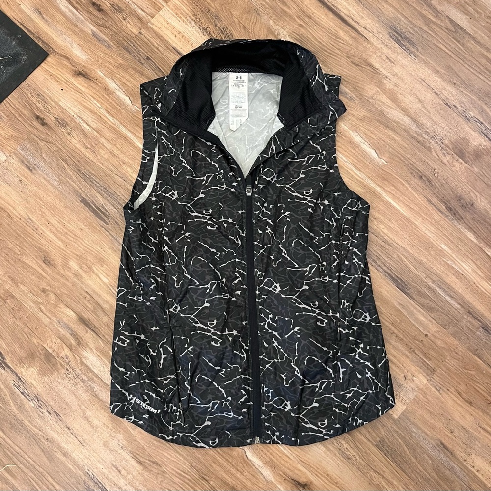 Womens under armour all season gear storm layered windbreaker running vest sz S